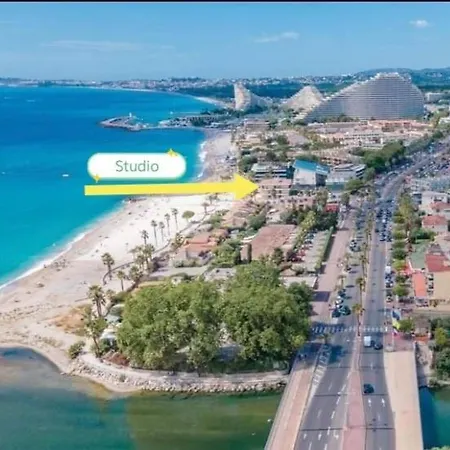 Апартаменты Studio Beach *